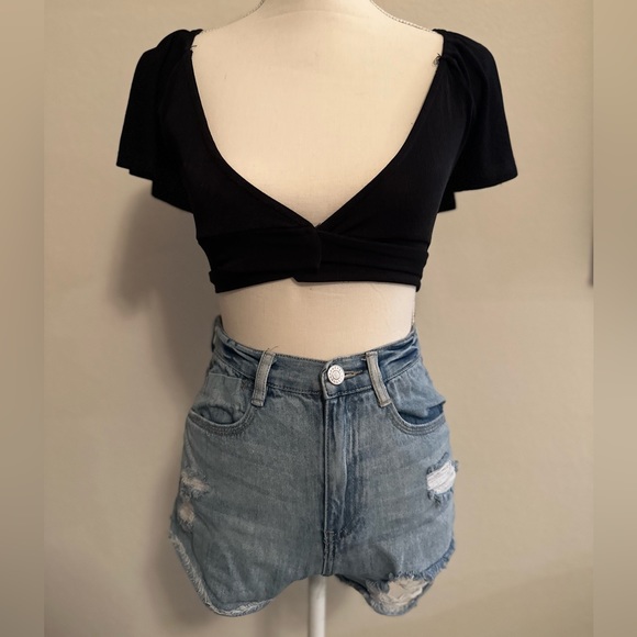 Black Wrap Around Short Sleeve Crop Top Size Small - Picture 3 of 7